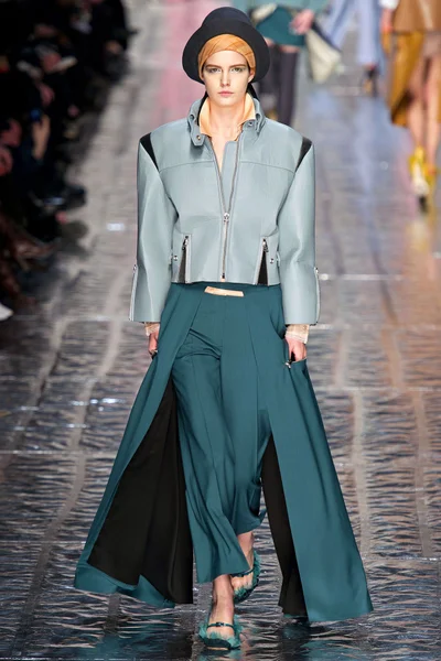 Look 25